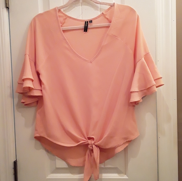 Soul Sanctuary medium peach flutter sleeve top - Picture 1 of 5